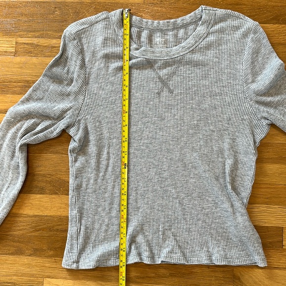 *last chance* Aerie | Women’s light grey cropped light sweater - Picture 8 of 14